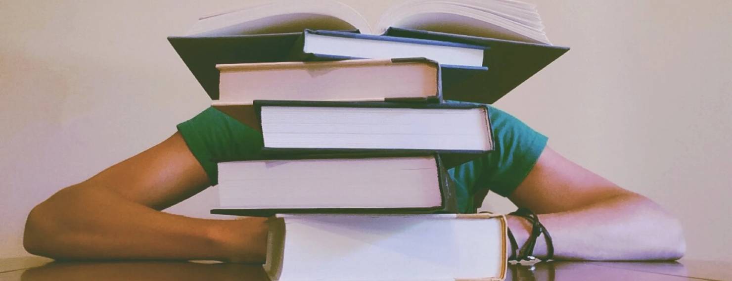 Examenstress? Met deze tips kun je zonder zorgen oefenen voor je theorie examen