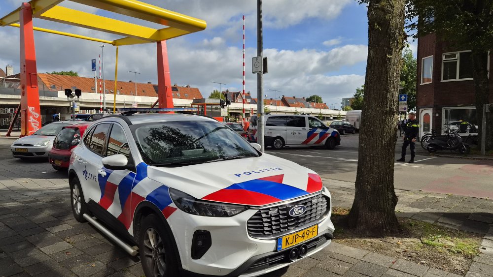 Gewonde bij ongeval tussen scooter en fietser op Parkweg in Groningen