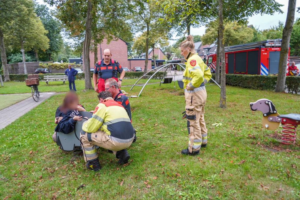 Kind raakt klem in speeltoestel aan de Golfslag in Groningen