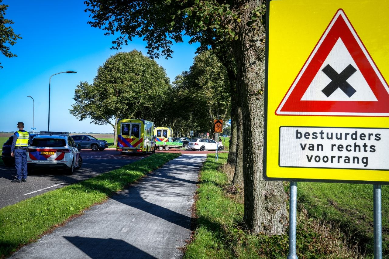 Kind en volwassene gewond bij botsing op Nieuweweg in Beerta