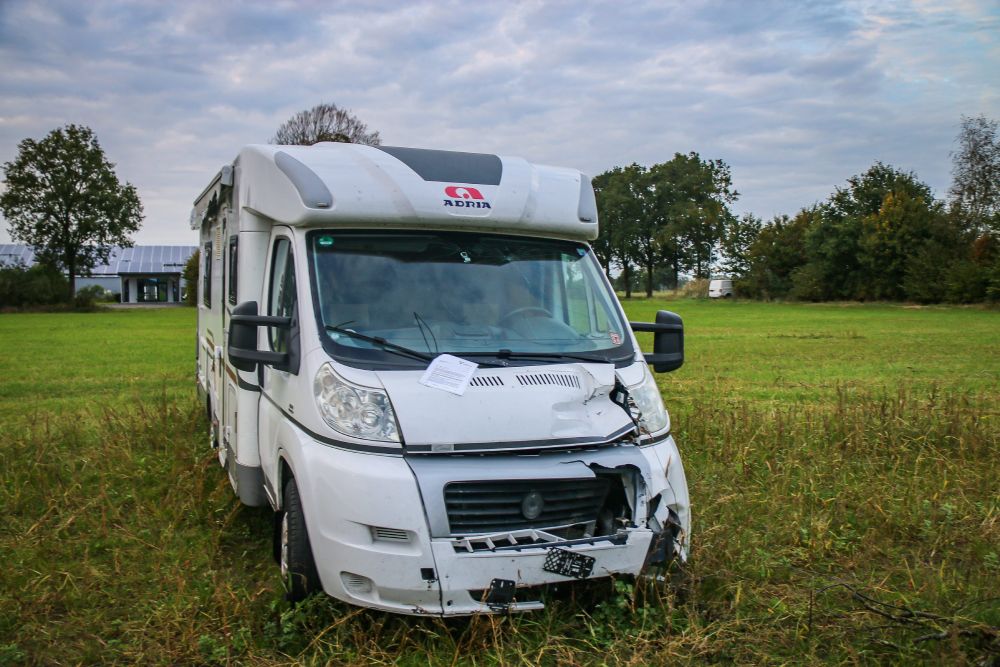 Defecte camper moet weg van gemeentelijke grond in Leek